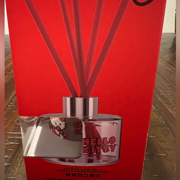 Hello Kitty Ceramic Reed Diffuser - Picture 2 of 5